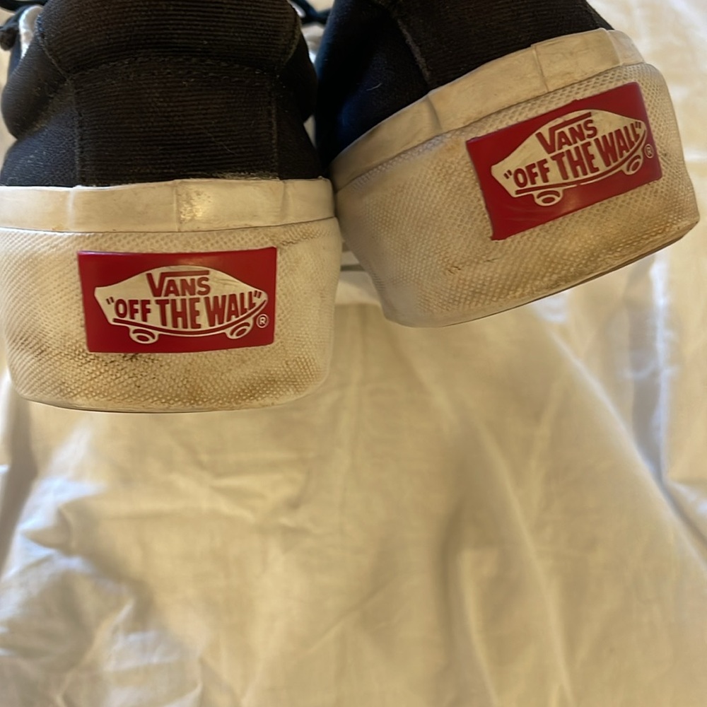 Vans - Picture 2 of 4